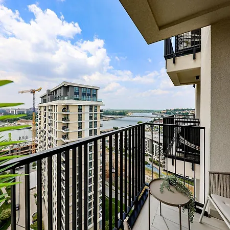 Zigzag Waterfront Metropoliten Apartment