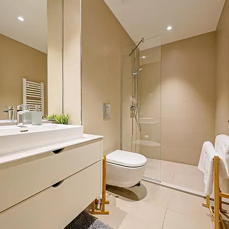 Zigzag Waterfront Metropoliten Apartment Belgrad